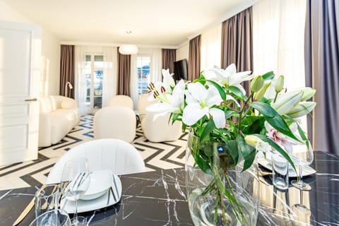 Living room, Dining area