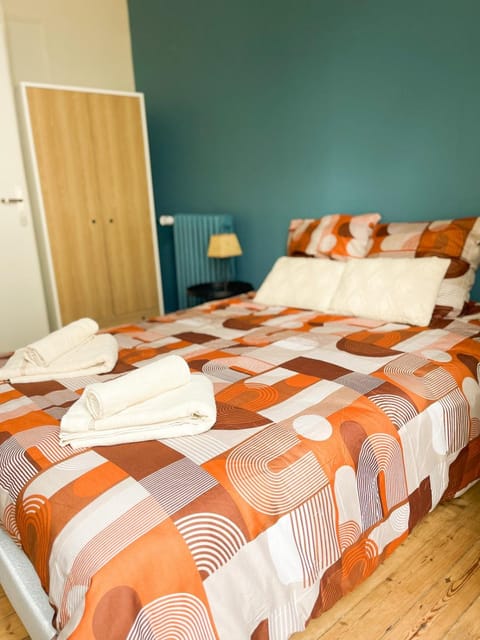 Bed, Photo of the whole room, Bedroom, towels, wardrobe