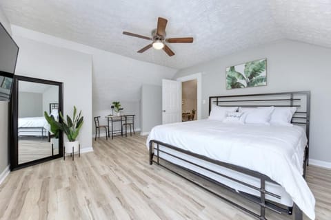 Downtown Luxury Apartment, 15 mins to Fort Benning Apartment in Phenix City