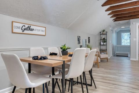 Downtown Luxury Apartment, 15 mins to Fort Benning Apartment in Phenix City