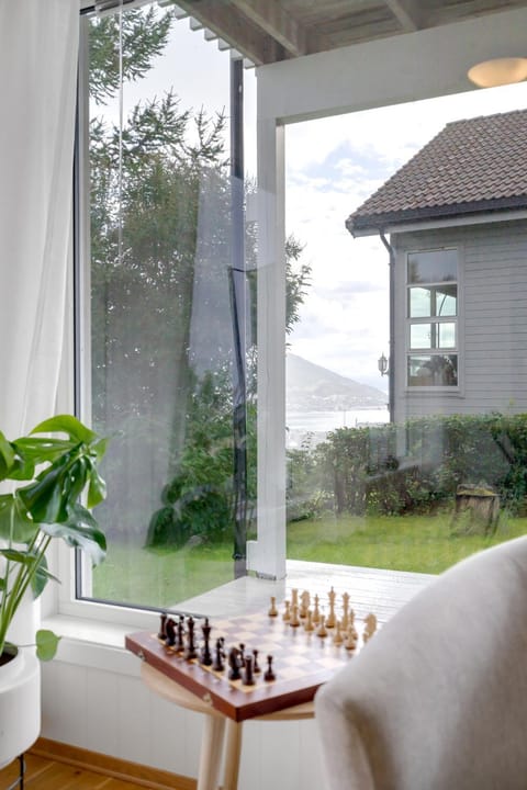 Uptown I City & Fjord Views I FREE Parking Apartment in Tromso