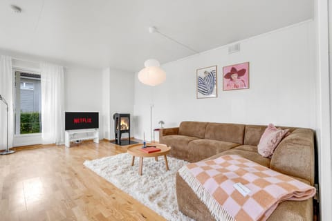 Uptown I City & Fjord Views I FREE Parking Apartment in Tromso