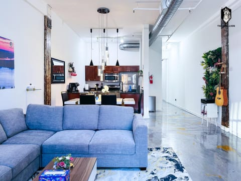 TV and multimedia, Living room, Seating area, Dining area