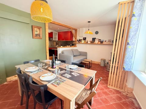 Living room, Seating area, Dining area, pet friendly