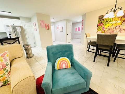 Eastgate 3A Pretty in Pink Apartment in Hammond