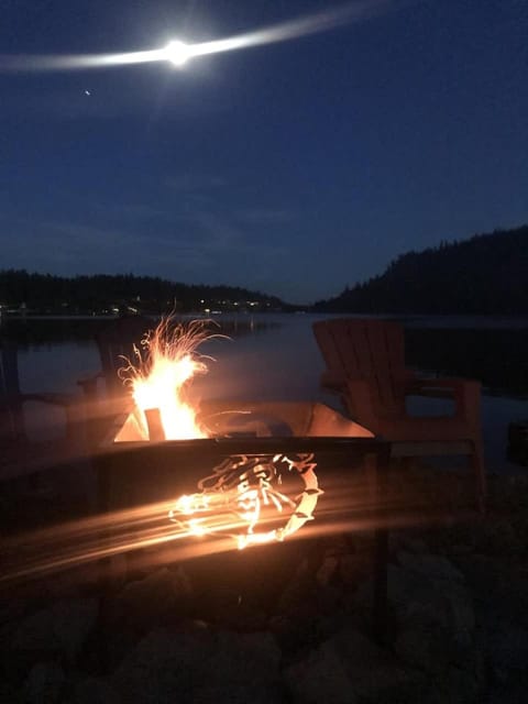 Twin Lakes Waterfront Retreat with Private Dock Fire Pit And Family Friendly Space House in Kootenai County