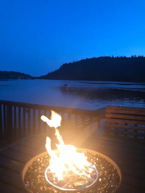 Twin Lakes Waterfront Retreat with Private Dock Fire Pit And Family Friendly Space House in Kootenai County