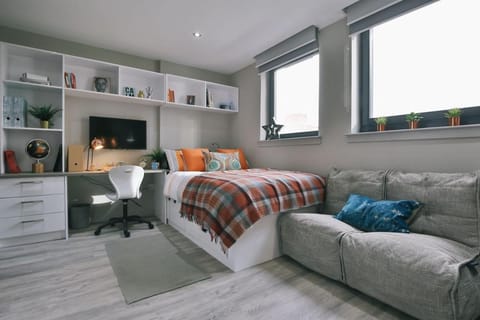 Photo of the whole room, Bedroom