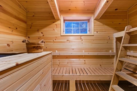 Myrtle Villa 7BR Near Mount Snow with Indoor Heated Endless Style Pool Outdoor Hot Tub Villa in West Dover