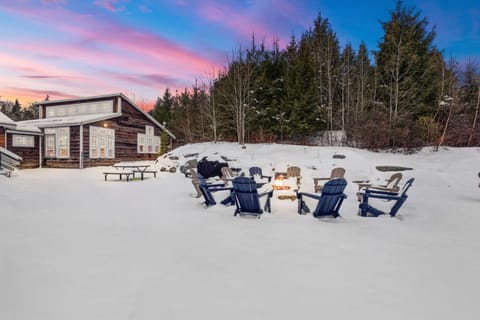 Myrtle Villa 7BR Near Mount Snow with Indoor Heated Endless Style Pool Outdoor Hot Tub Villa in West Dover