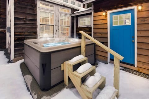 Myrtle Villa 7BR Near Mount Snow with Indoor Heated Endless Style Pool Outdoor Hot Tub Villa in West Dover