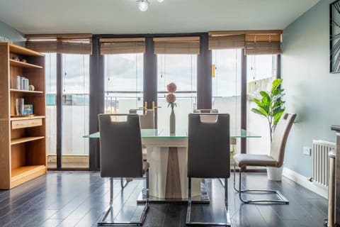 Penthouse Near City Hall with Balcony and Chic Duplex Apartment in Belfast