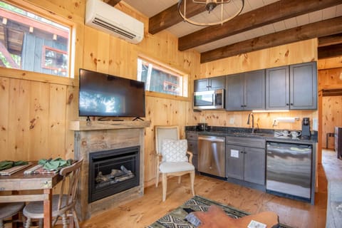 1 Mile to Downtown West Jefferson Camping Cabin #5 Cabin in West Jefferson