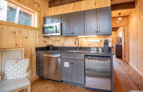 1 Mile to Downtown West Jefferson Camping Cabin #5 Cabin in West Jefferson