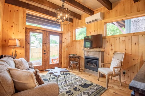 1 Mile to Downtown West Jefferson Camping Cabin #5 Cabin in West Jefferson