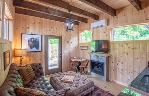 1 Mile to Downtown West Jefferson Camping Cabin #6 Cabin in West Jefferson