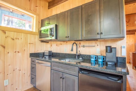 1 Mile to Downtown West Jefferson Camping Cabin #6 Cabin in West Jefferson