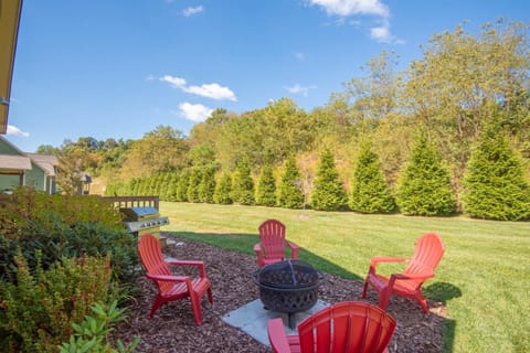 Downtown West Jefferson Home - Fireplace - Sleeps 8 House in West Jefferson