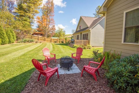 Downtown West Jefferson Home - Fireplace - Sleeps 8 House in West Jefferson