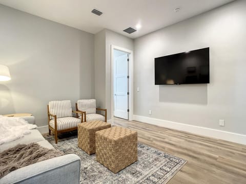 TV and multimedia, Living room, Seating area