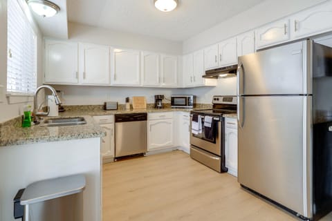 Easy Tailgate Access! Home 3 Mi to College Station House in College Station