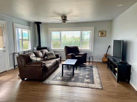 Secluded Modern Vacation Home with Madison Range Views near Ennis Lake, McAllister Montana House in Idaho