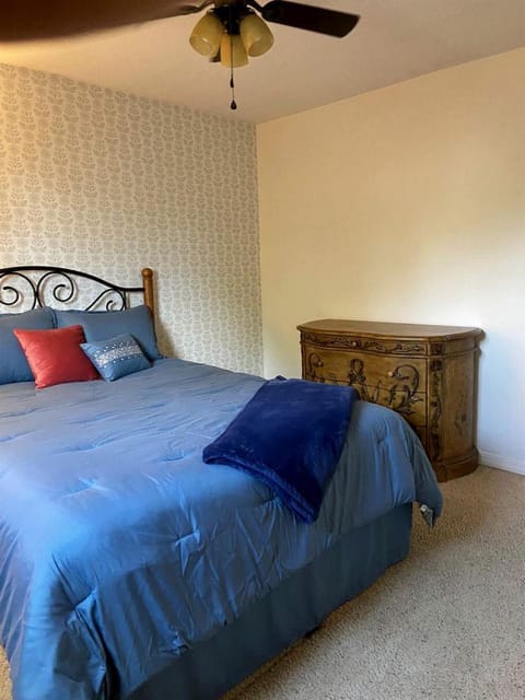 Charming Downtown Cottage with Porch & Backyard Retreat near Beaverhead River in Dillon, Montana House in Idaho