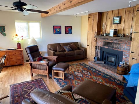 Charming Riverside Vacation Rental with Scenic Mountain Views near Ennis, Montana House in Idaho