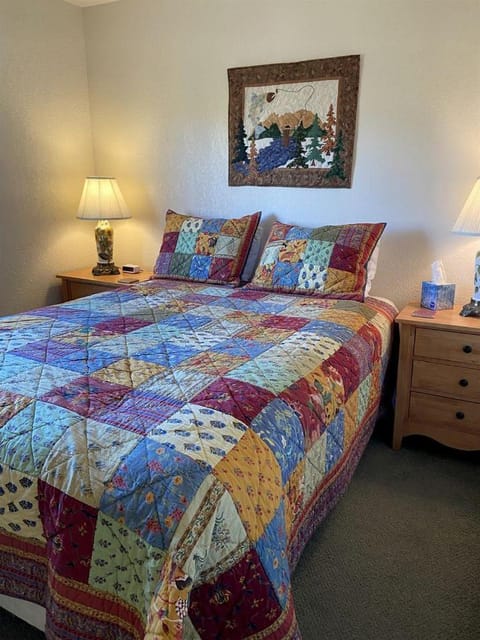 Charming Riverside Vacation Rental with Scenic Mountain Views near Ennis, Montana House in Idaho