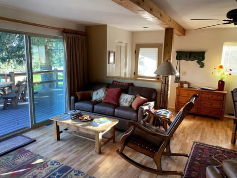 Charming Riverside Vacation Rental with Scenic Mountain Views near Ennis, Montana House in Idaho
