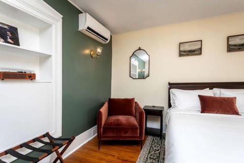 Exquisite Zen Suite Retreat near Blue Ridge Mountain in Virginia House in Luray