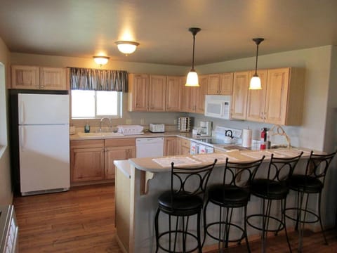 Scenic Vacation Cabin with 360° Mountain Views near Yellowstone National Park in Madison River Valley, Montana Cabin in Idaho