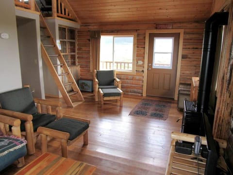 Scenic Vacation Cabin with 360° Mountain Views near Yellowstone National Park in Madison River Valley, Montana Cabin in Idaho