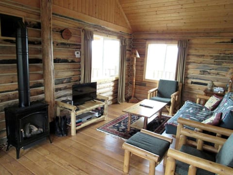 Scenic Vacation Cabin with 360° Mountain Views near Yellowstone National Park in Madison River Valley, Montana Cabin in Idaho