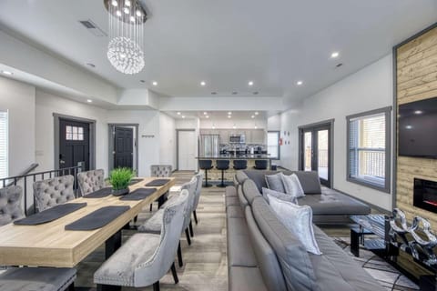 Brand-New Luxury Cabin with Game Room & Hot Tub near Downtown Gatlinburg, TN Cabin in Gatlinburg