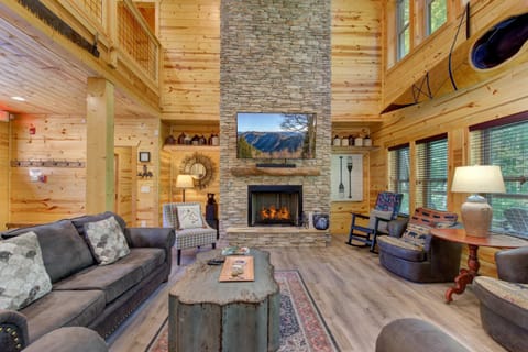 Smoky Mountain WOW House in Gatlinburg