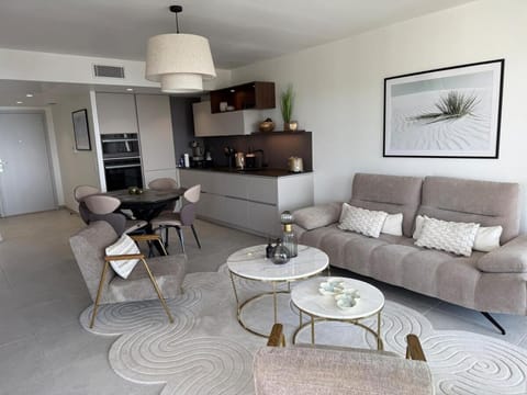 2-bedroom apartment with breathtaking ocean view Apartment in Eze