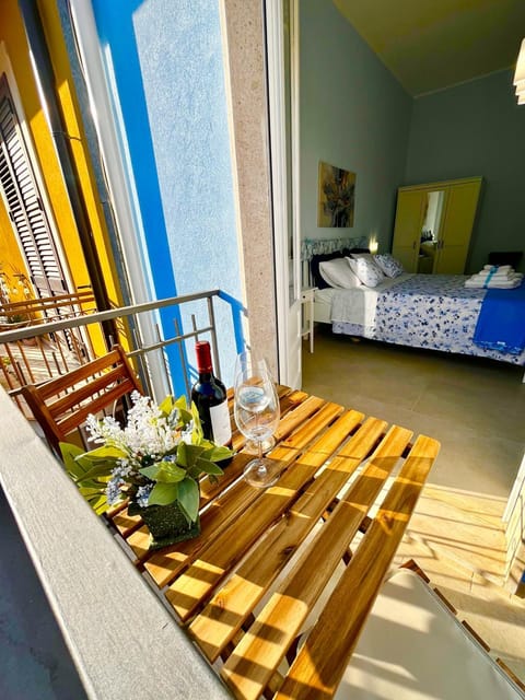 Bed, View (from property/room), Balcony/Terrace, Photo of the whole room, Bedroom