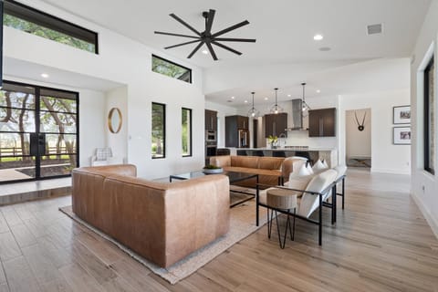 San Gabriel Sangria Views Pool River on 2 Acres House in Georgetown