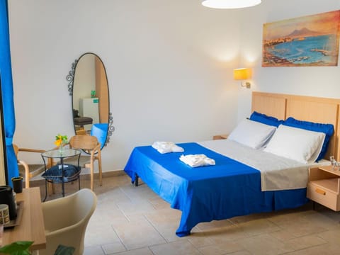 Bed, Photo of the whole room, towels