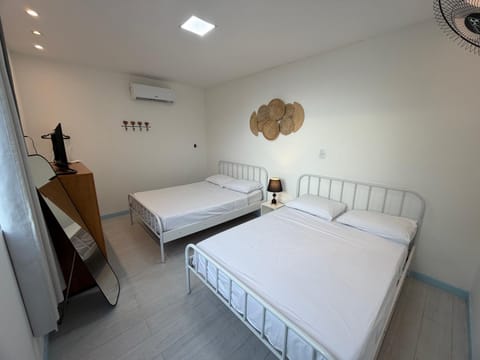 Bed, Photo of the whole room, Bedroom, air conditioner