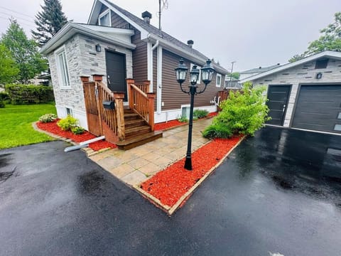 Property building, Spring, Day, Neighbourhood, Garden, Garden view, Street view