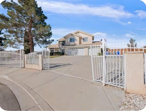 Resort Style House House in Apple Valley