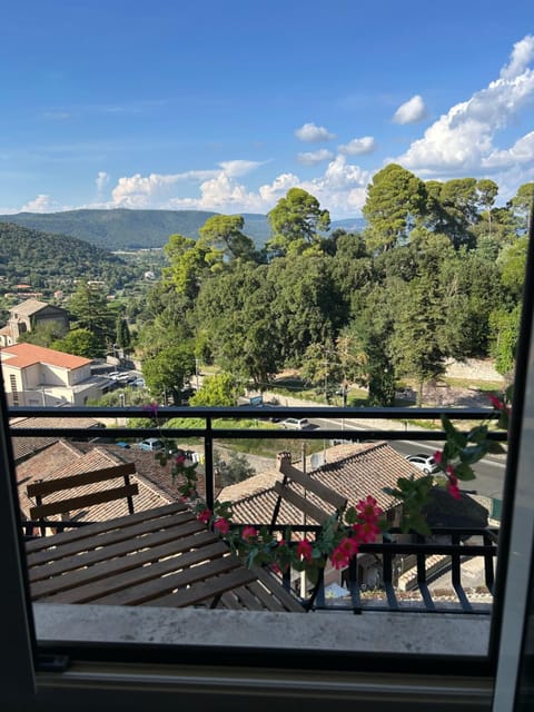Property building, Day, Natural landscape, Balcony/Terrace, Garden view