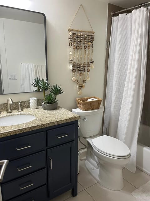 Sail Bay Condo in PB Bay View close to the Ocean! 30 day stay is required Apartment in Mission Bay