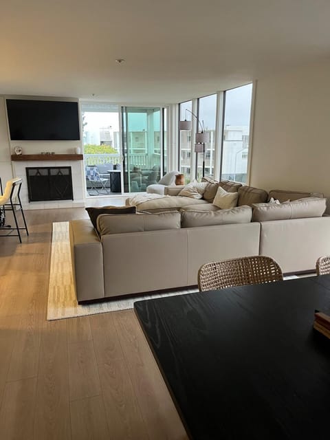 Sail Bay Condo in PB Bay View close to the Ocean! 30 day stay is required Apartment in Mission Bay