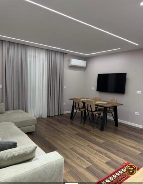 TV and multimedia, Living room, Seating area, Dining area, air conditioner