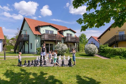 Property building, Patio, Facade/entrance, Spring, Day, People, Natural landscape, Garden, Balcony/Terrace, Garden view, Sports, group of guests, Family