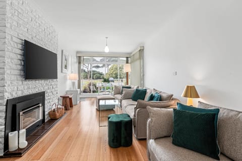 Communal lounge/ TV room, TV and multimedia, Living room, Seating area
