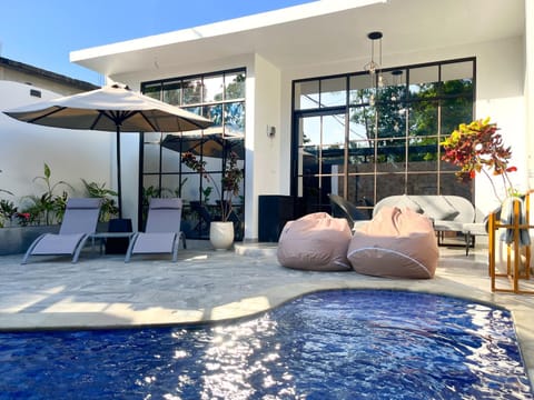 Property building, Seating area, Pool view, sunbed